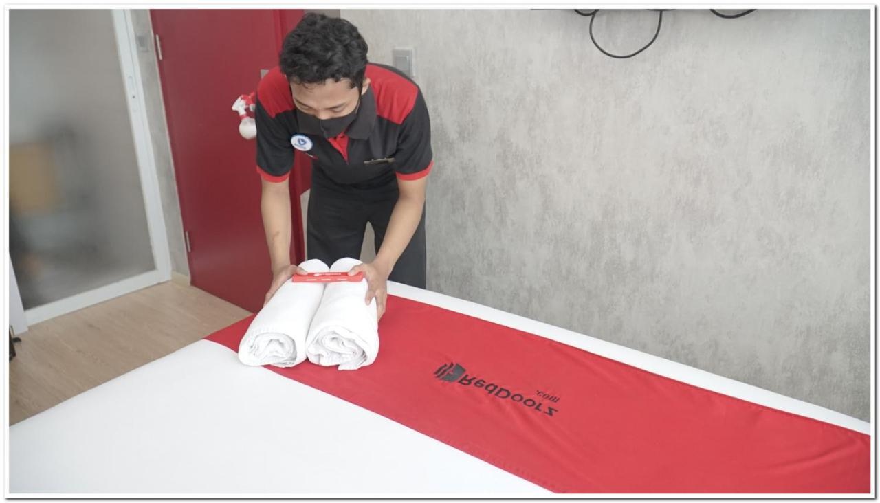 Reddoorz Near Gubeng Station Otel Surabaya Dış mekan fotoğraf