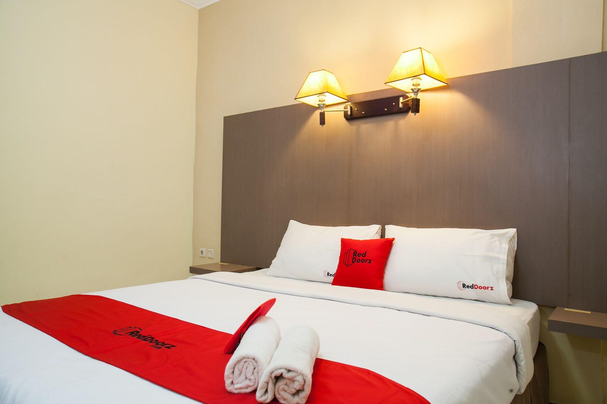 Reddoorz Near Gubeng Station Otel Surabaya Dış mekan fotoğraf