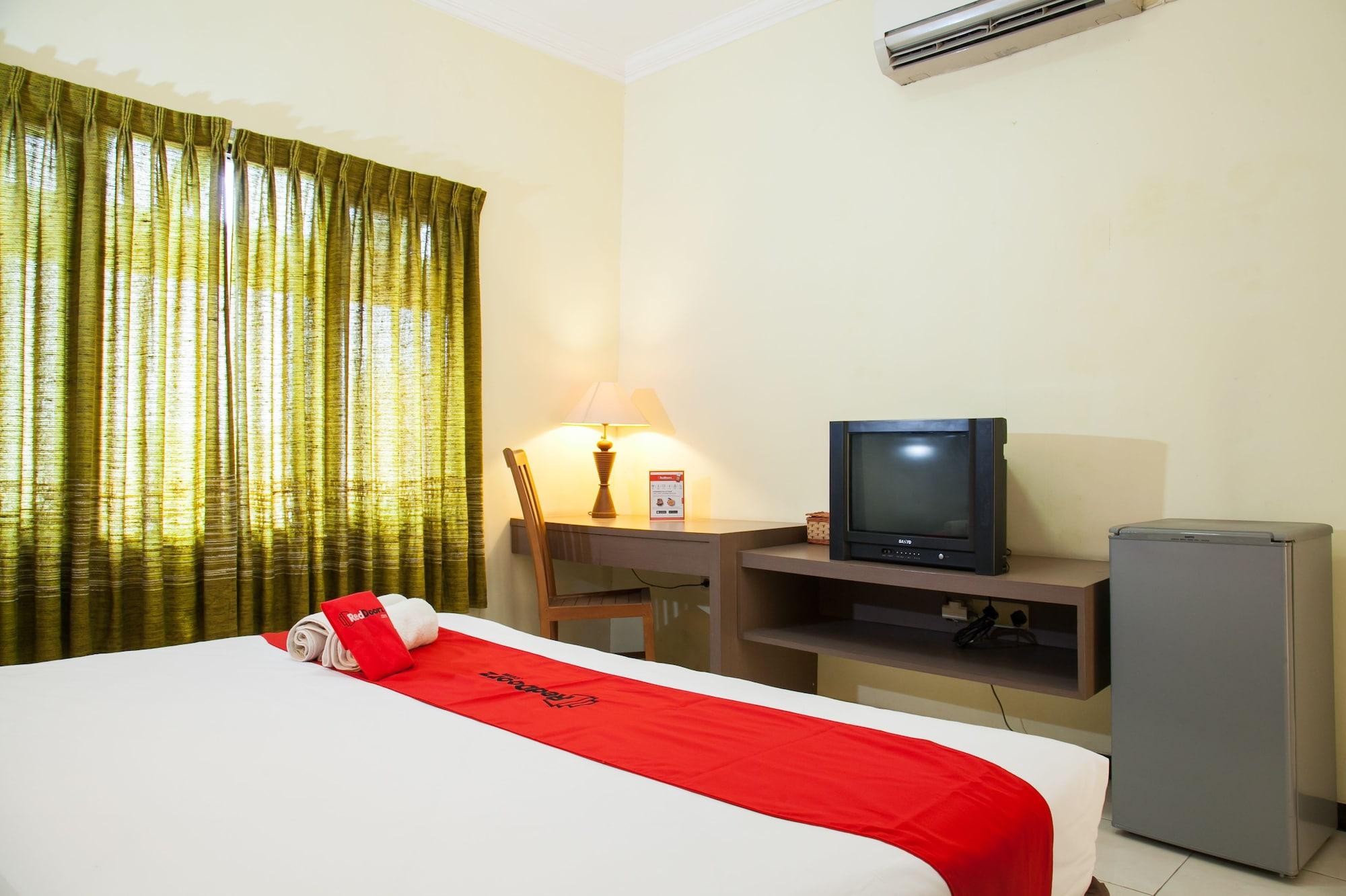 Reddoorz Near Gubeng Station Otel Surabaya Dış mekan fotoğraf