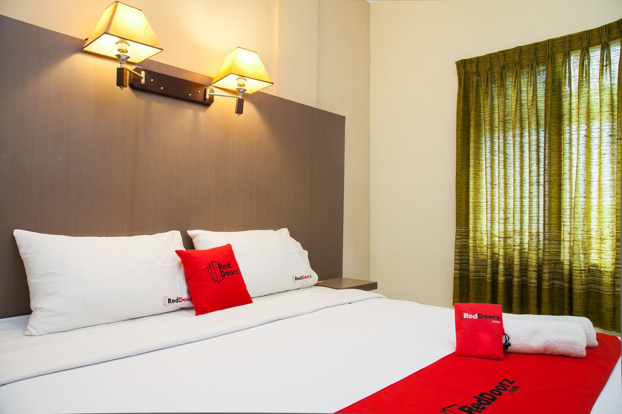 Reddoorz Near Gubeng Station Otel Surabaya Dış mekan fotoğraf