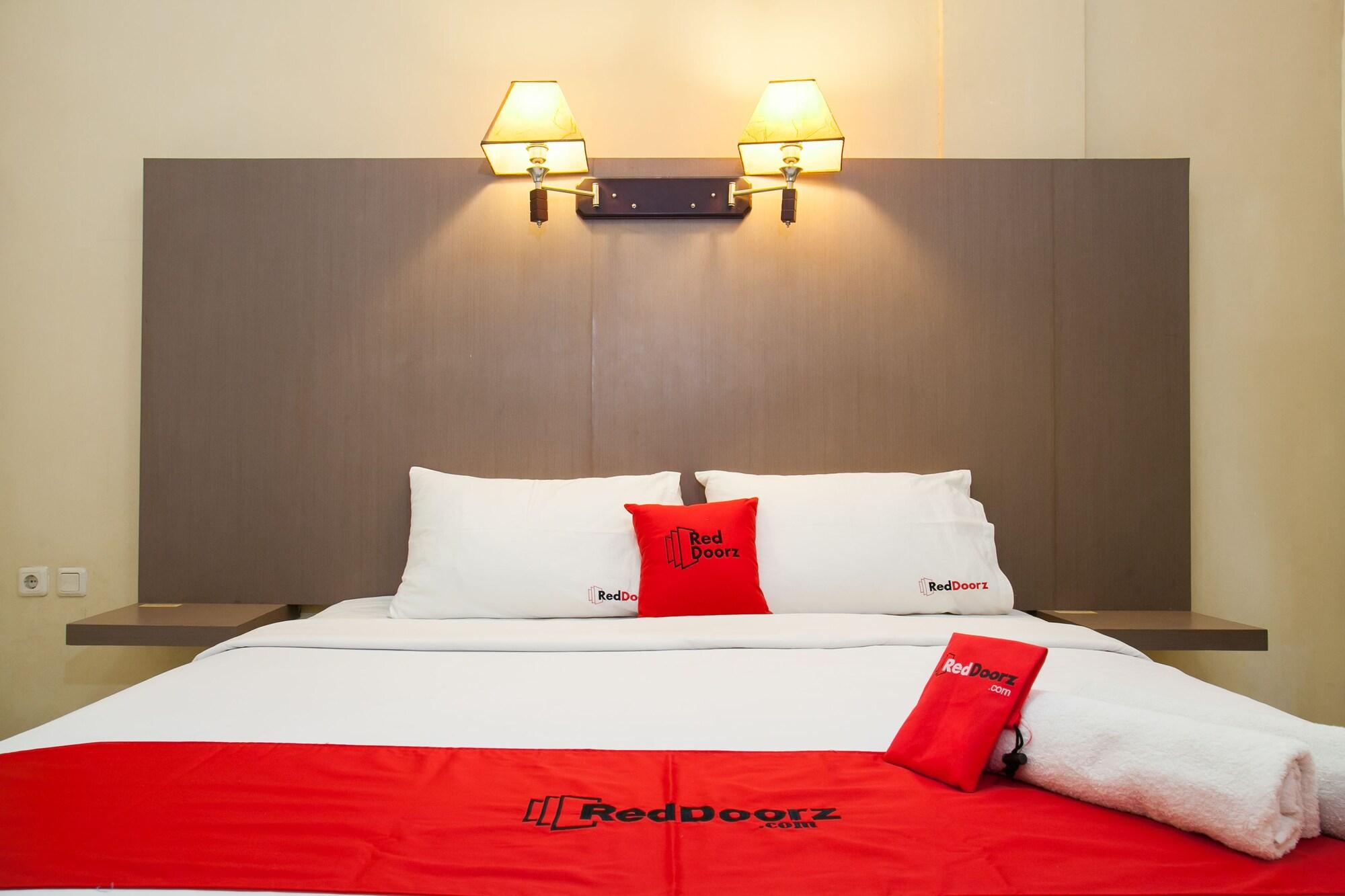 Reddoorz Near Gubeng Station Otel Surabaya Dış mekan fotoğraf