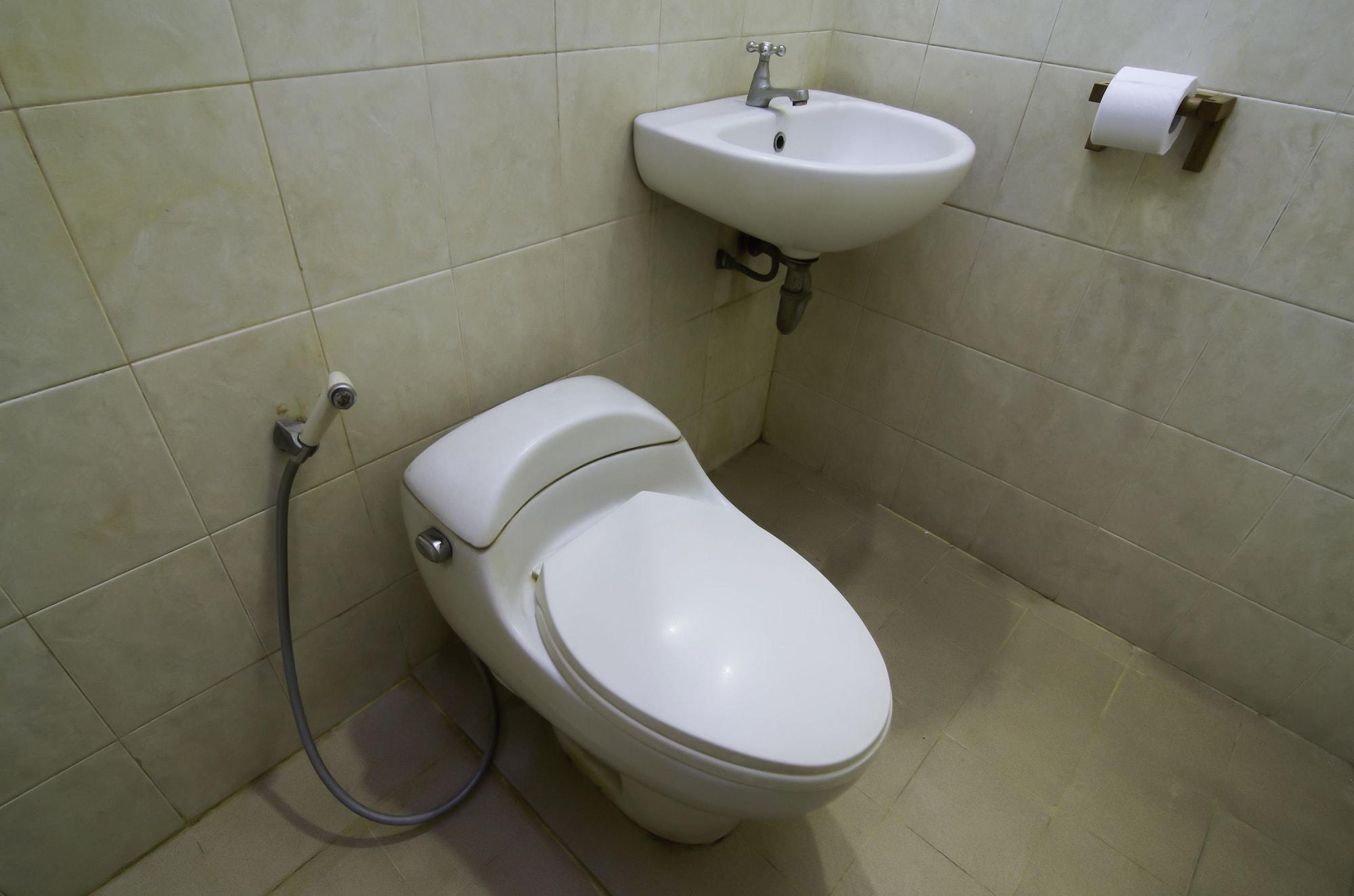 Reddoorz Near Gubeng Station Otel Surabaya Dış mekan fotoğraf