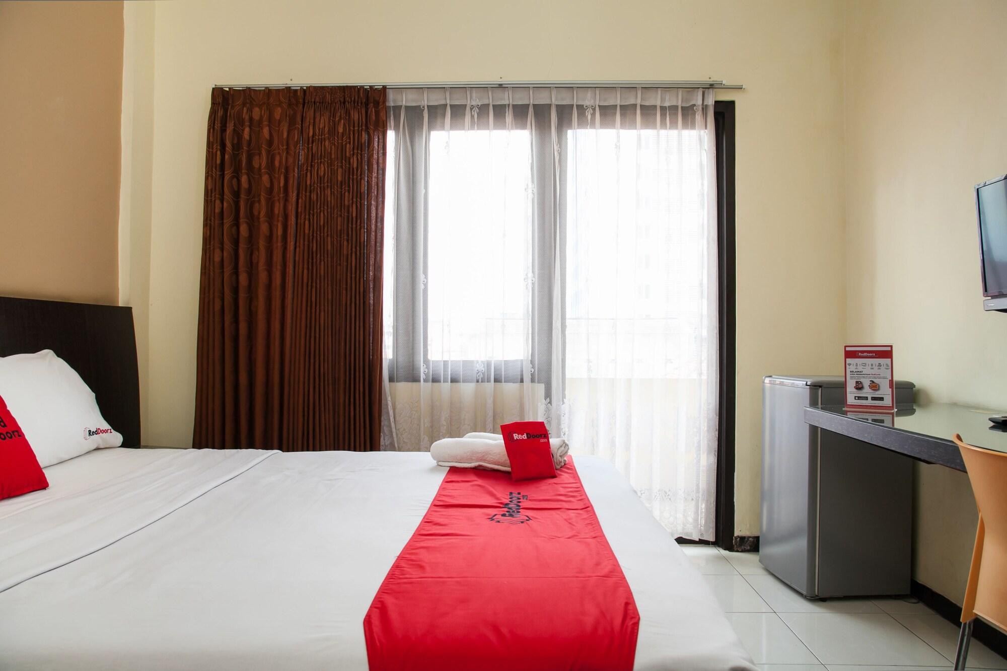Reddoorz Near Gubeng Station Otel Surabaya Dış mekan fotoğraf