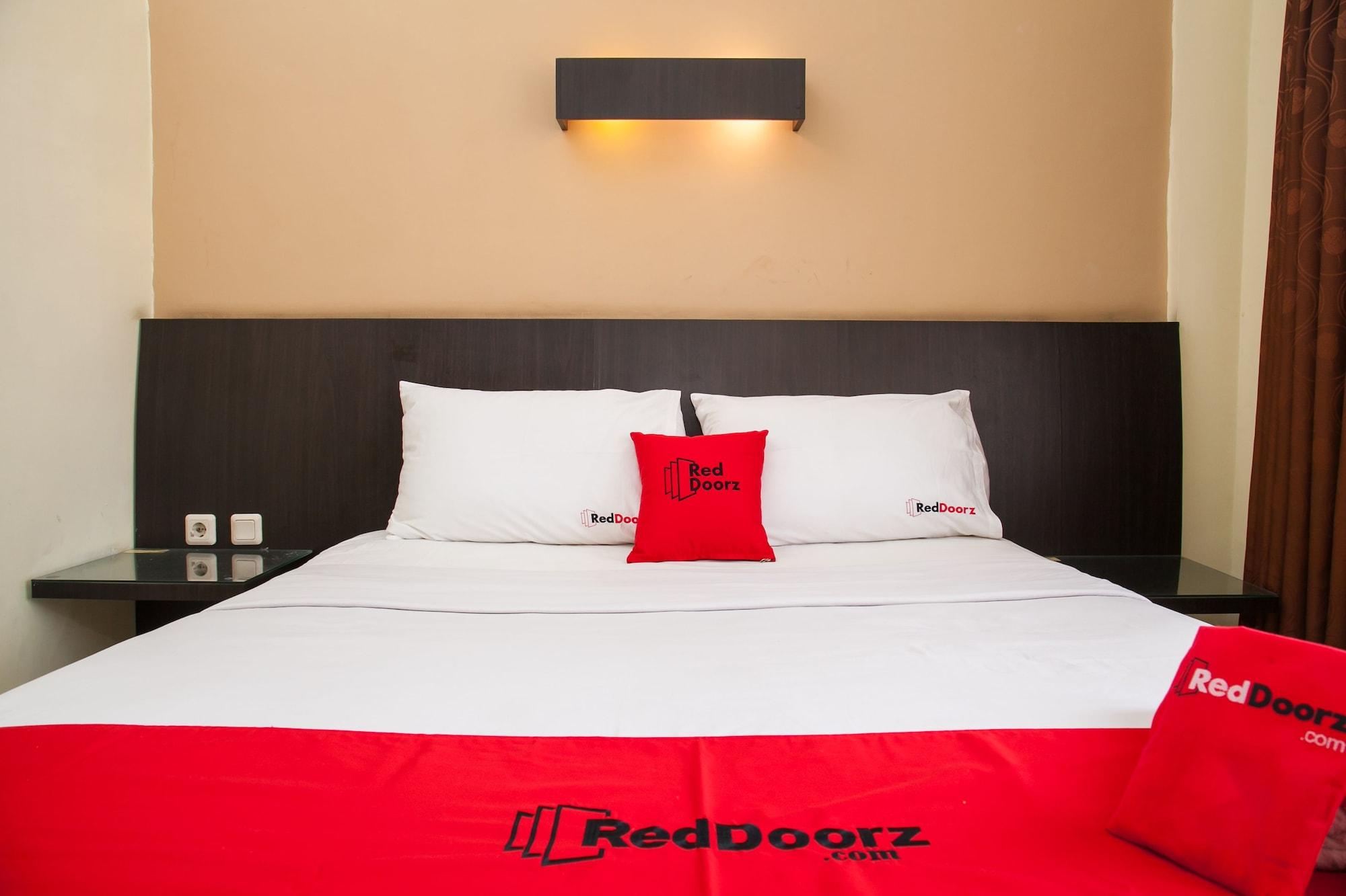 Reddoorz Near Gubeng Station Otel Surabaya Dış mekan fotoğraf