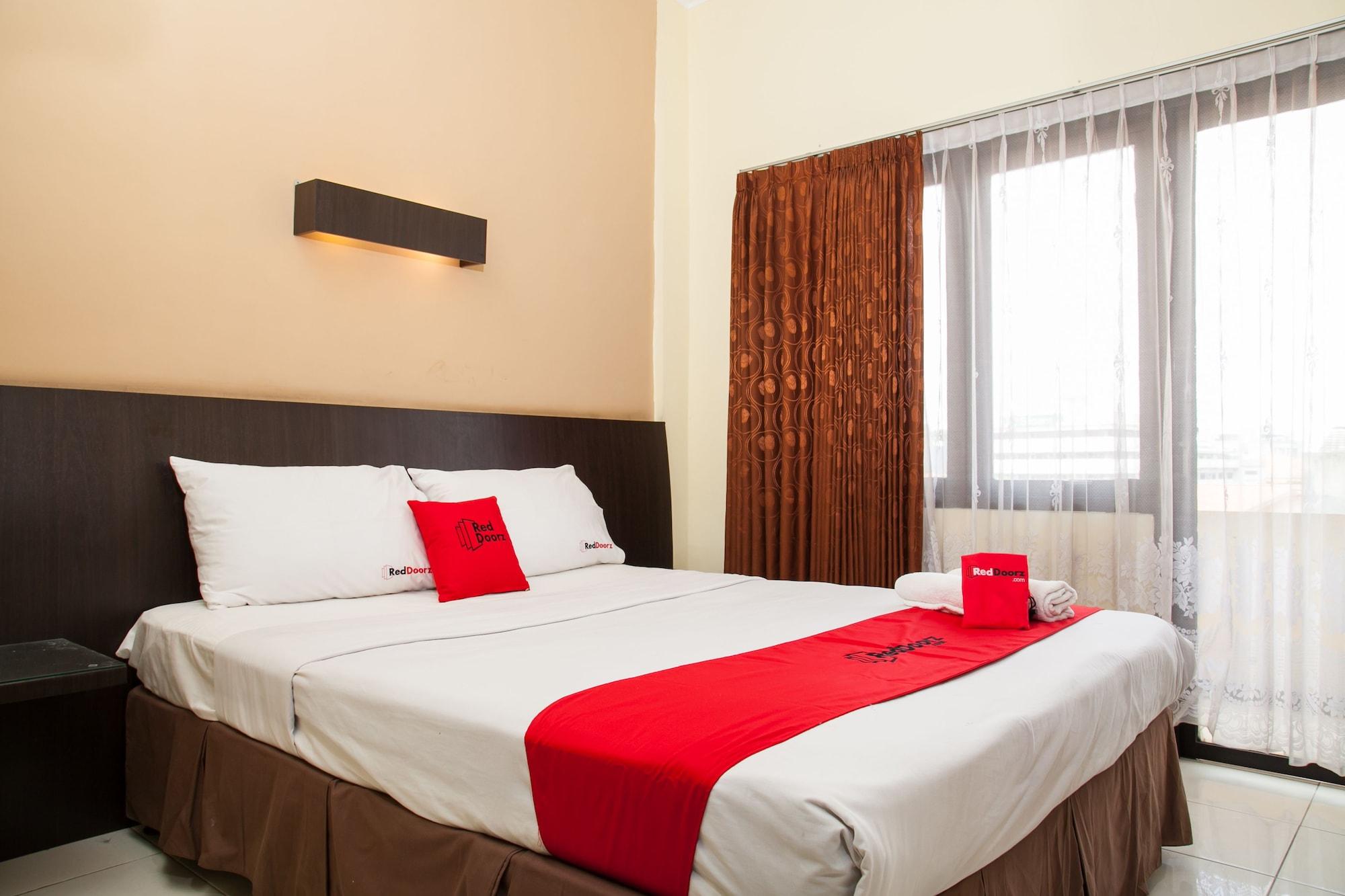Reddoorz Near Gubeng Station Otel Surabaya Dış mekan fotoğraf