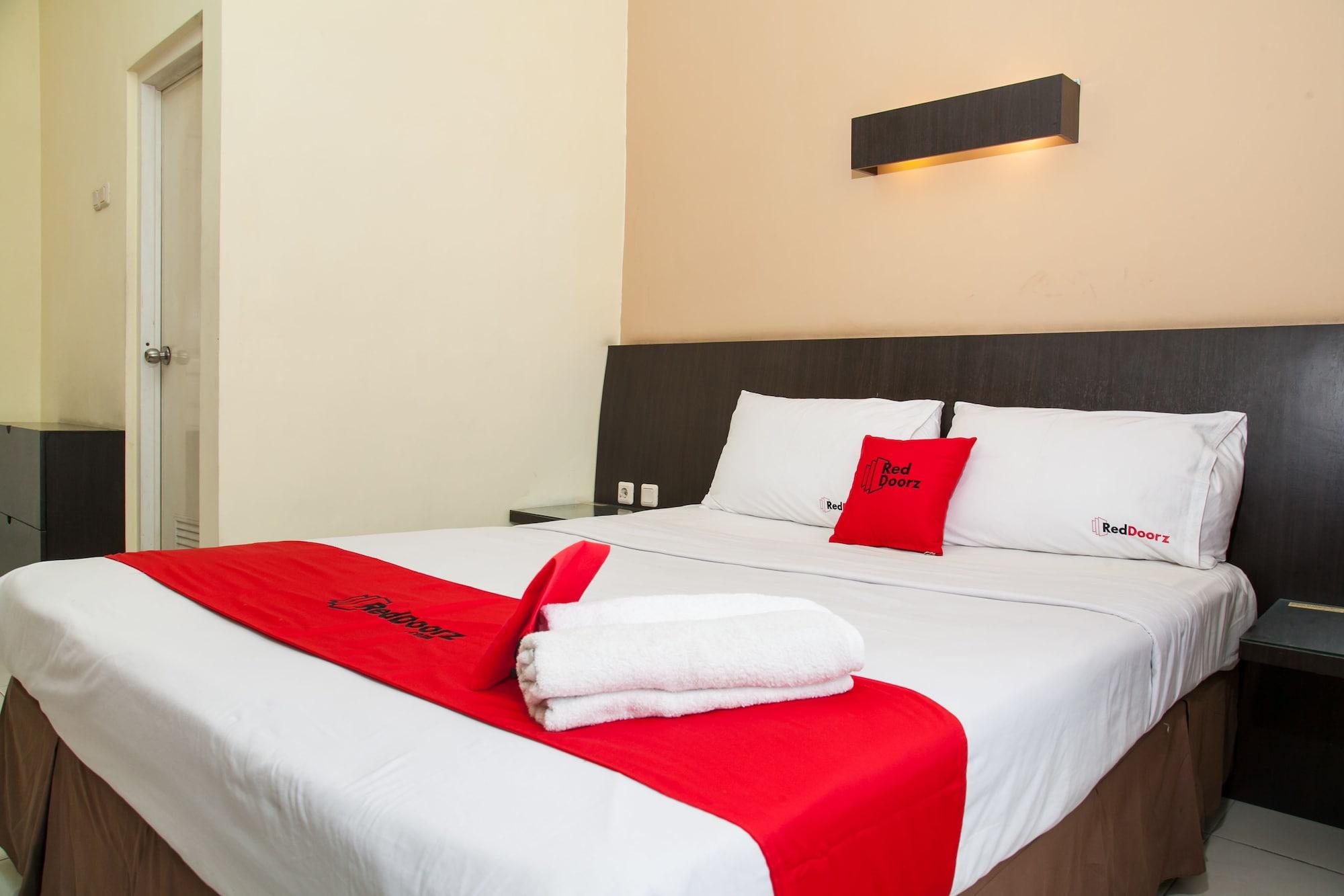 Reddoorz Near Gubeng Station Otel Surabaya Dış mekan fotoğraf