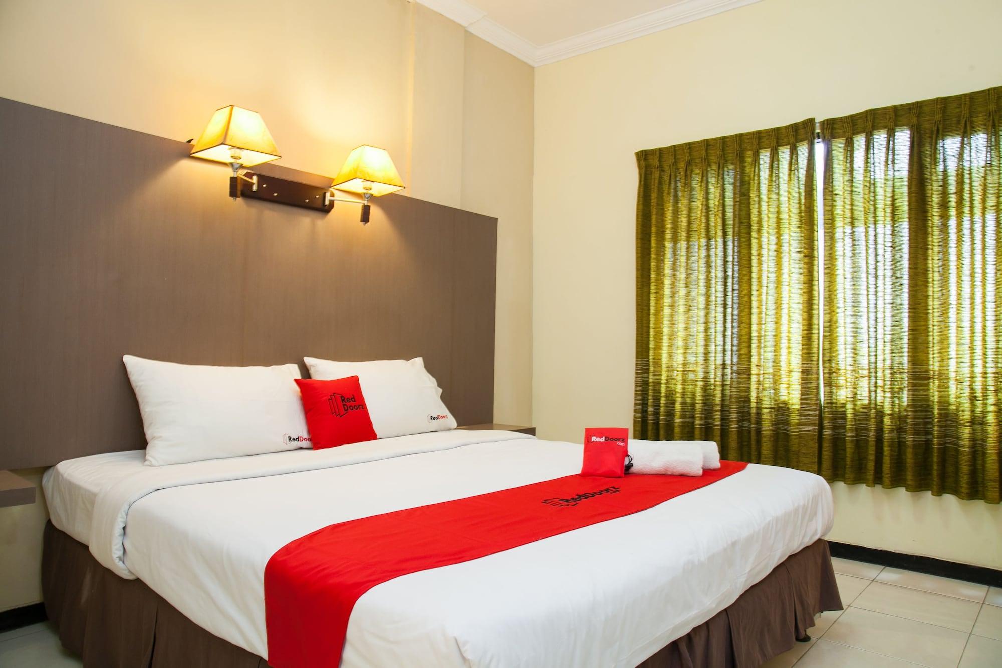 Reddoorz Near Gubeng Station Otel Surabaya Dış mekan fotoğraf