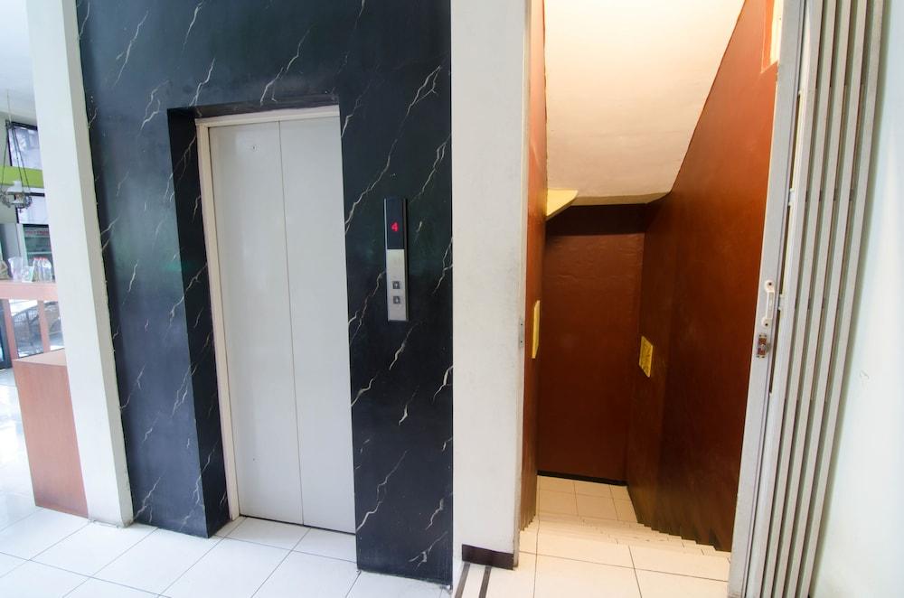 Reddoorz Near Gubeng Station Otel Surabaya Dış mekan fotoğraf