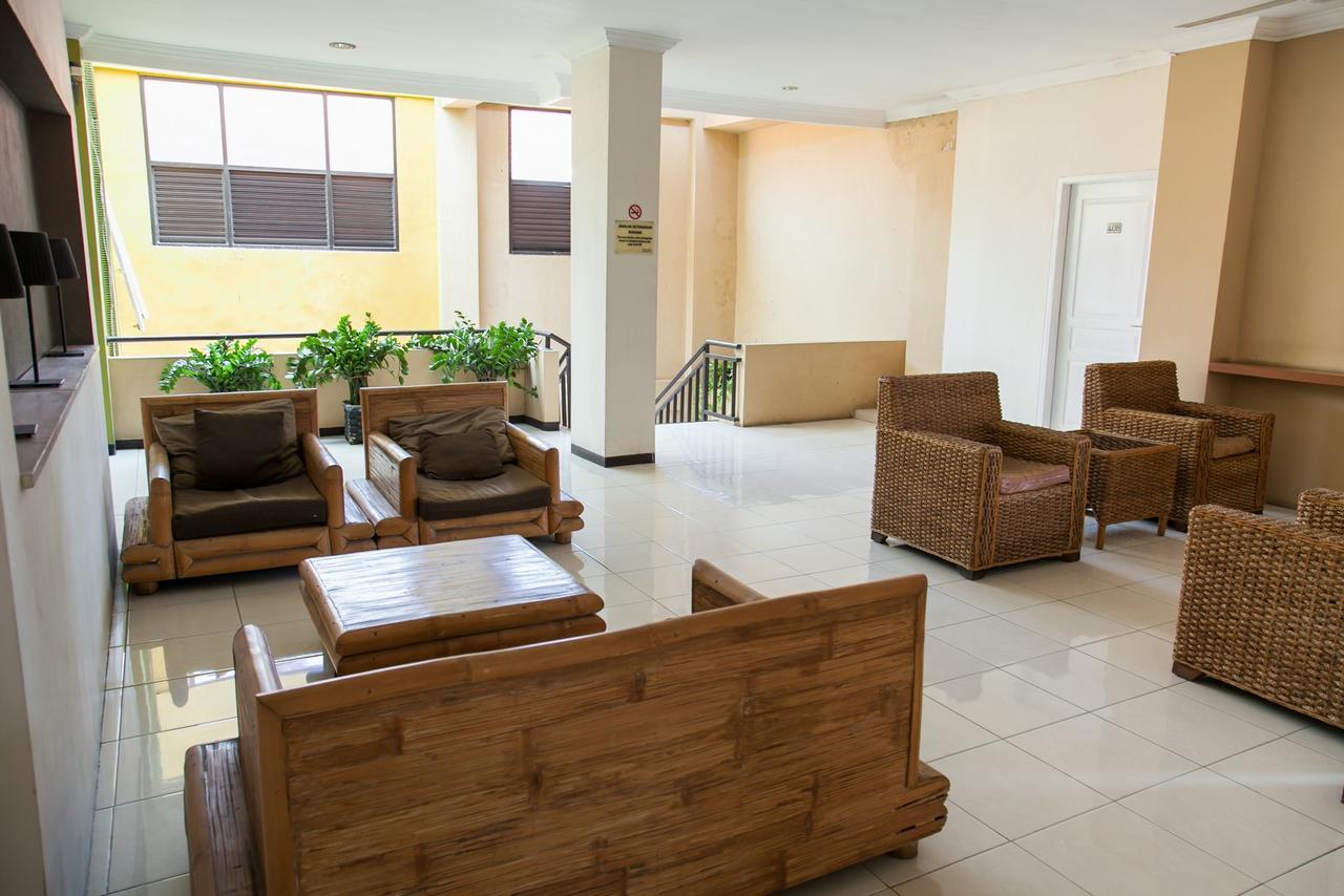 Reddoorz Near Gubeng Station Otel Surabaya Dış mekan fotoğraf