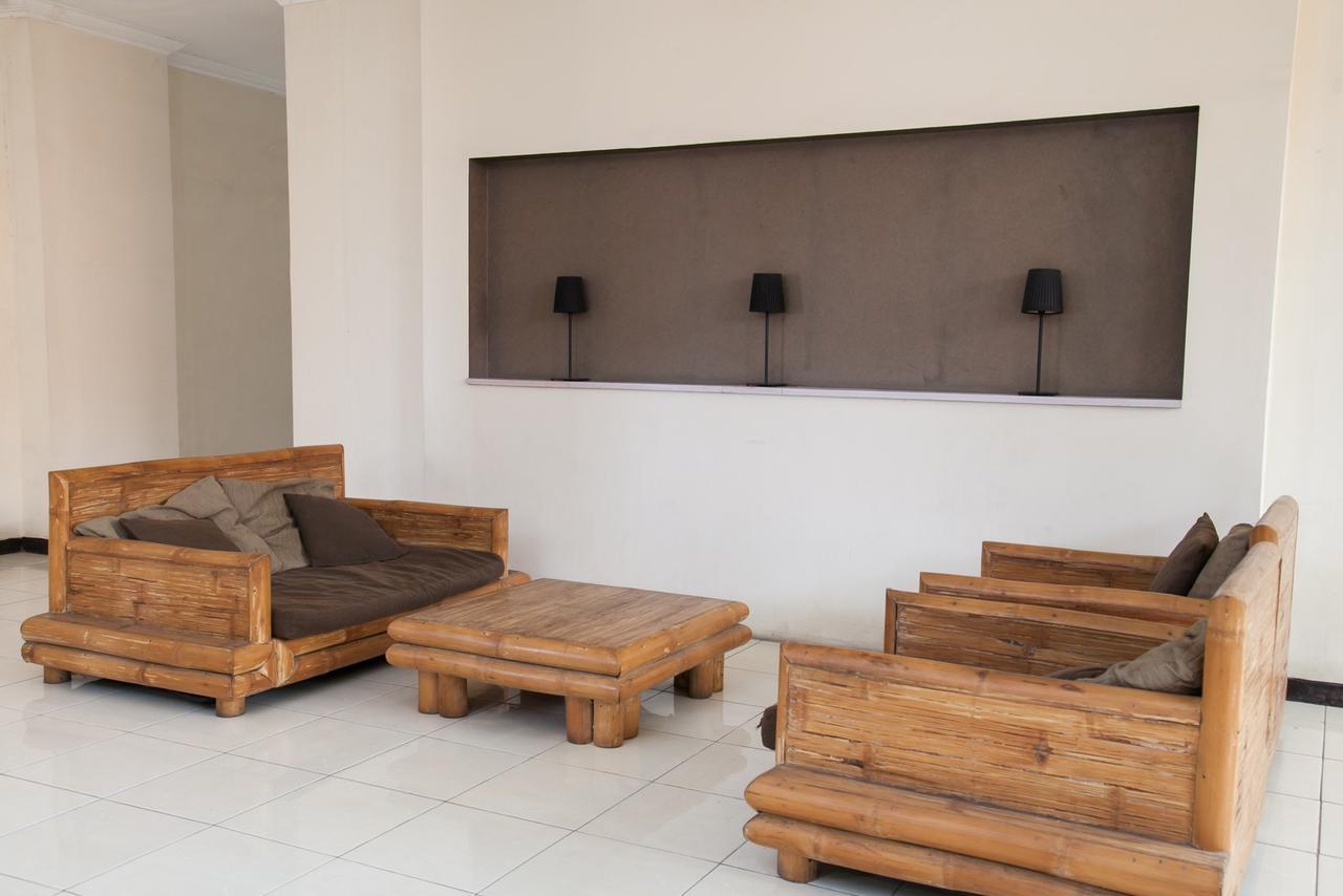 Reddoorz Near Gubeng Station Otel Surabaya Dış mekan fotoğraf