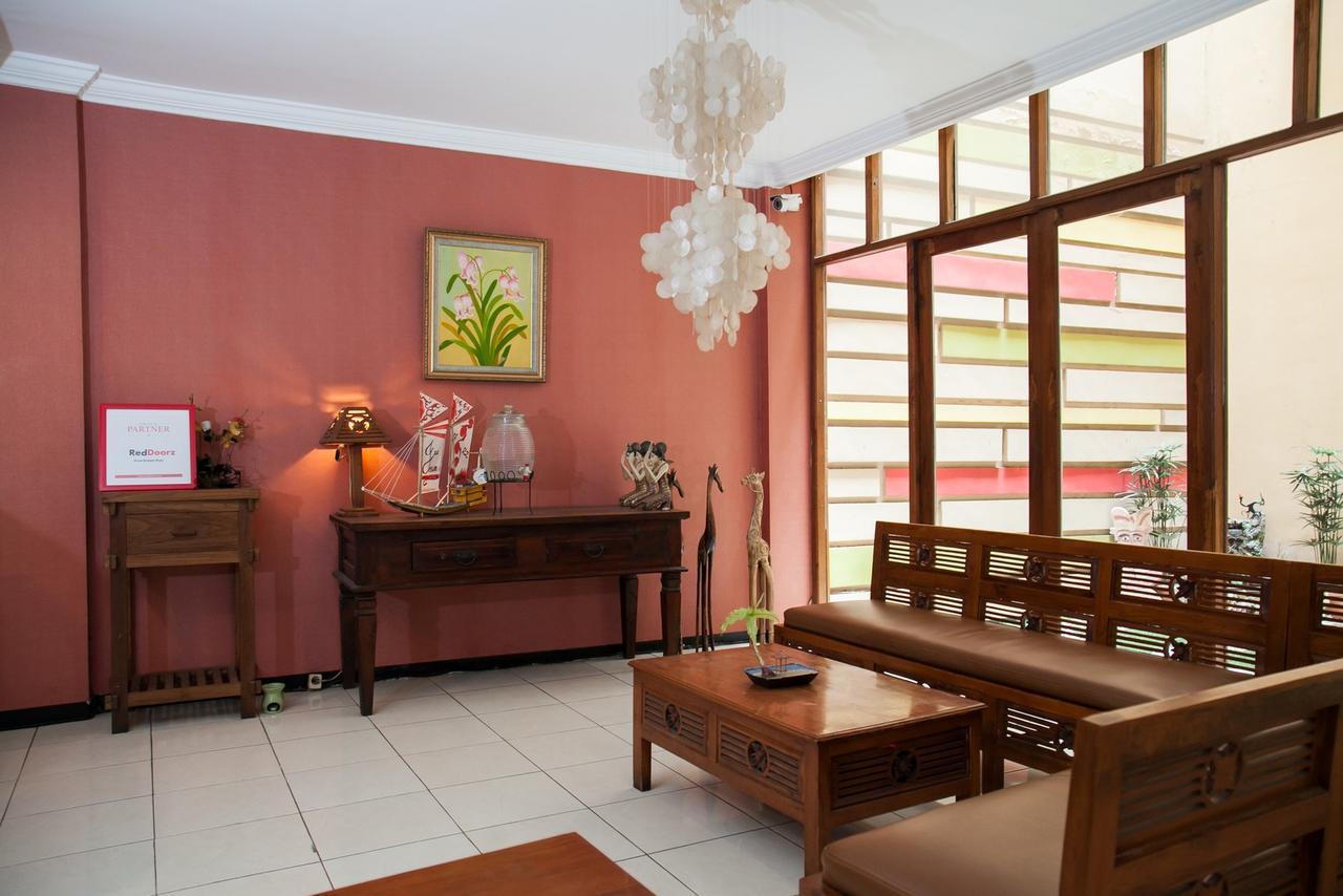 Reddoorz Near Gubeng Station Otel Surabaya Dış mekan fotoğraf