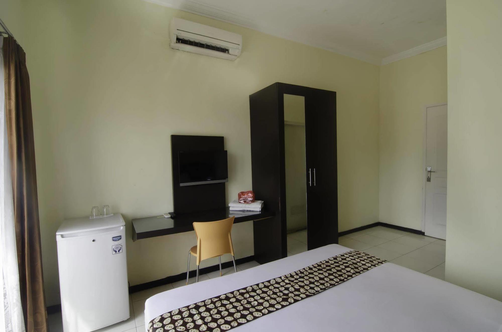 Reddoorz Near Gubeng Station Otel Surabaya Dış mekan fotoğraf