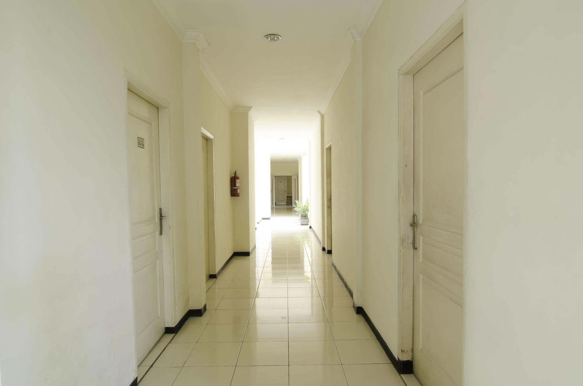 Reddoorz Near Gubeng Station Otel Surabaya Dış mekan fotoğraf