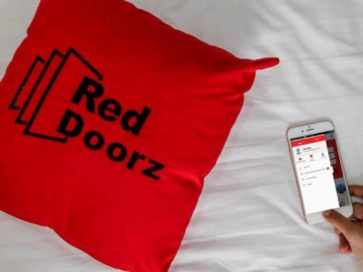 Reddoorz Near Gubeng Station Otel Surabaya Dış mekan fotoğraf